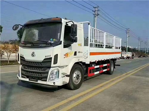 氣瓶運輸車爆款車型經(jīng)典推薦:東風(fēng)柳汽廂長6.8米氣瓶運輸車