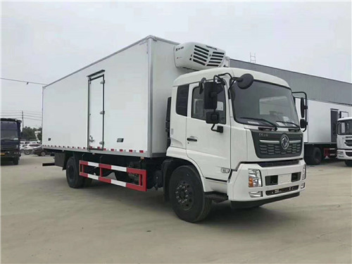 加裝通風(fēng)槽東風(fēng)天錦廂長7.8米冷藏車不超重，可以辦營運證了