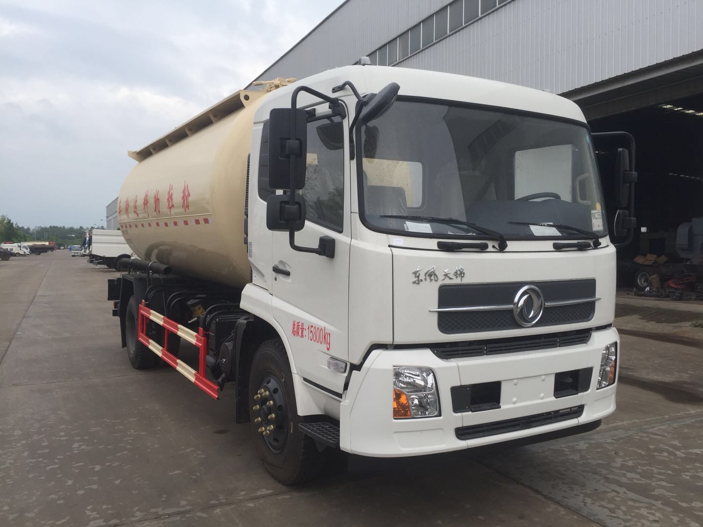 粉料物料運(yùn)輸車（粉罐車）司機(jī)看過來 你真的會(huì)保養(yǎng)操作嗎？