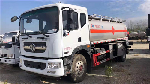 老國標剩下兩臺東風多利卡D9加油車危險品底盤，安全達標已下發(fā)，買到就是賺到，歡迎搶購