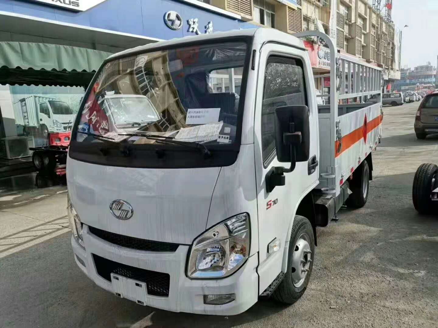 特大好消息 上汽躍進國六氣瓶運輸車北京環(huán)保已下發(fā)，可在北京上牌，暢行無阻！