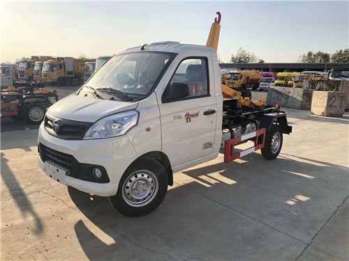 性價比最高的國六福田祥菱車廂可卸式垃圾車現(xiàn)車2臺，欲購從速