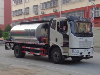 國六解放J6L瀝青灑布車推薦，可以上北京市牌照