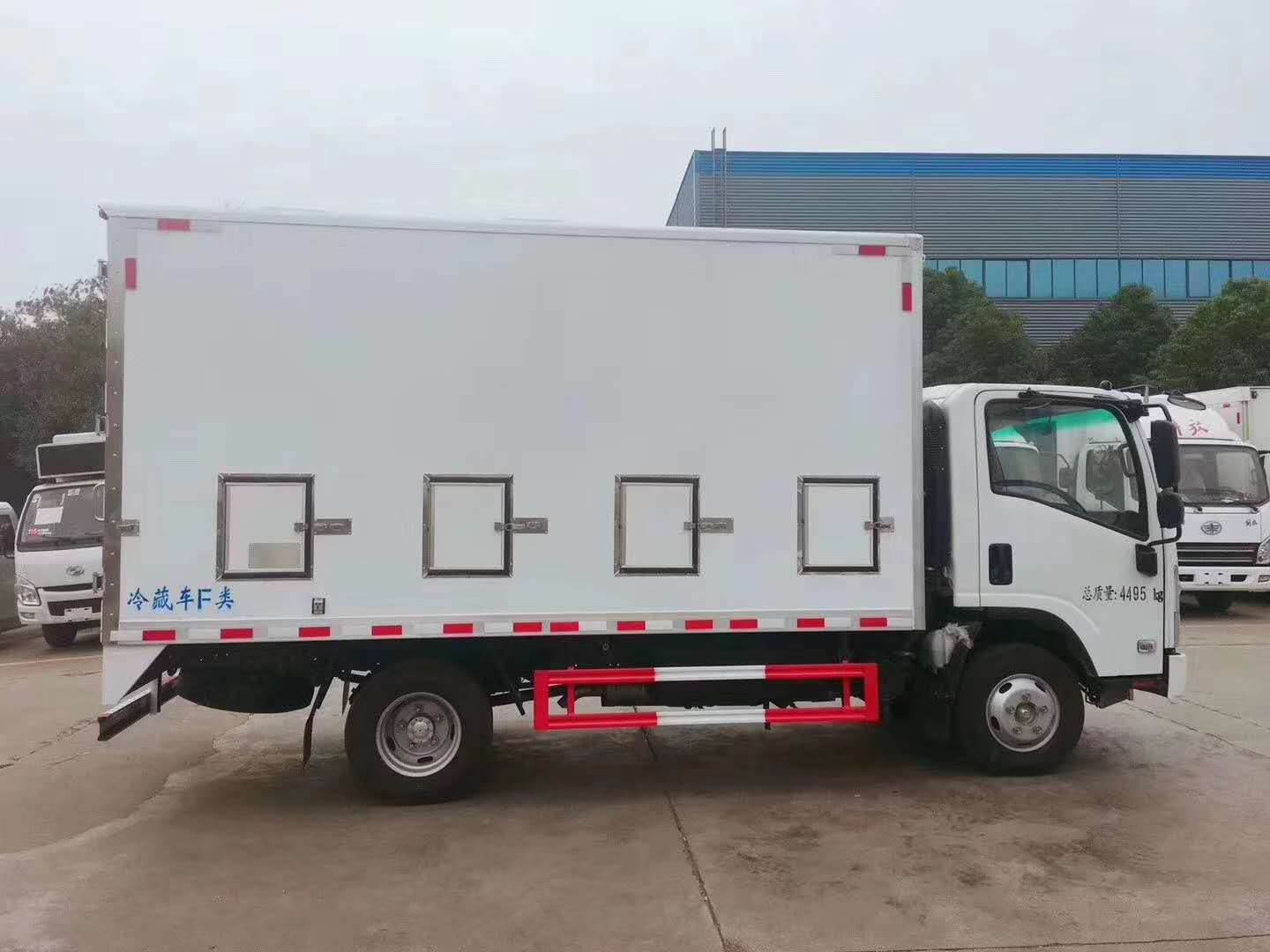 慶鈴五十鈴國六KV100雞苗運輸車，三人座寬體駕駛室