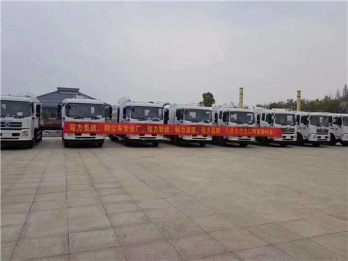 程力出口阿聯(lián)酋第二批45臺東風(fēng)天錦抑塵車，用于消毒防疫