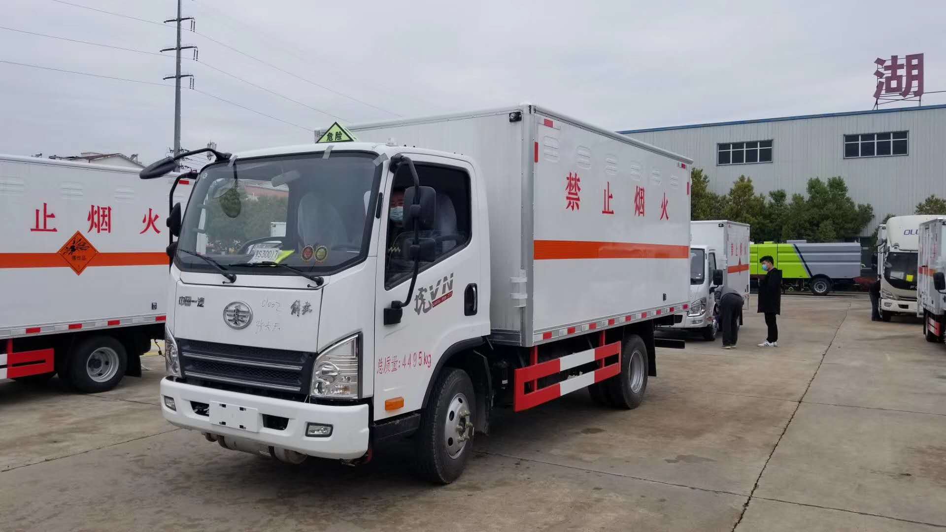 解放虎VN藍(lán)牌危險(xiǎn)品廂式運(yùn)輸車，解放卡車，掙錢機(jī)器