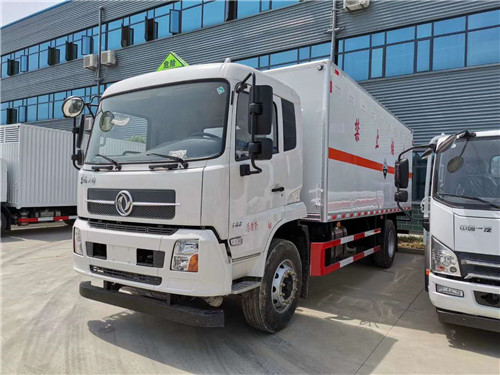 東風天錦8類腐蝕性物品廂式運輸車，環(huán)保，燃油齊全，歡迎預訂