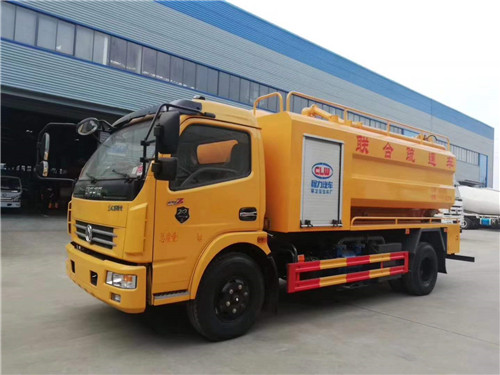 東風多利卡D7清洗吸污車現(xiàn)車壹臺，污水罐7方，清水罐2.7方