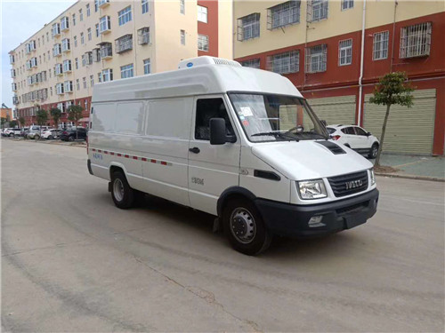 南京依維柯柴油面包冷藏車大空間，市內(nèi)不限行