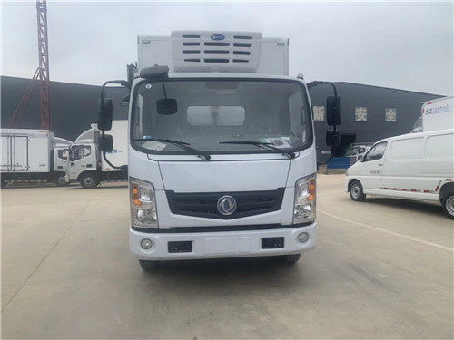 東風綠牌插電式混合動力國六冷藏車市區(qū)低速有電時用電，高速或無電時用油，油電混合車輛，市區(qū)不限行