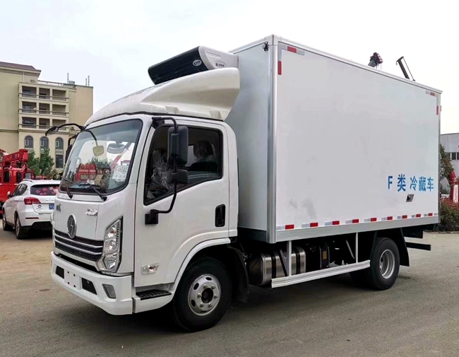 陜汽德龍K3000冷藏車，匹配濰柴130馬力，廂體3.7米，4.1米