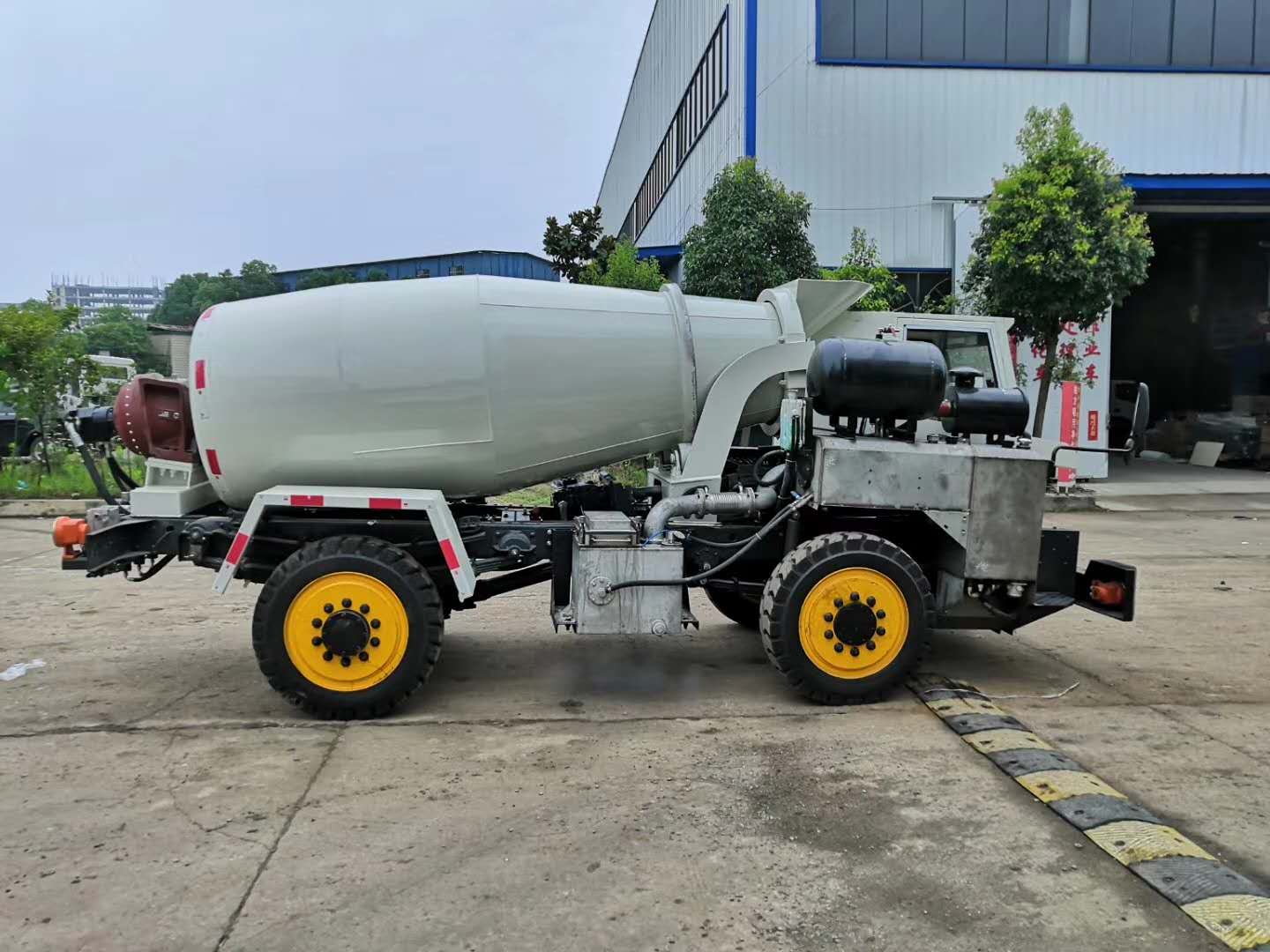 2.5方防爆攪拌車,柴油,氣啟動(dòng)攪拌車，礦井?dāng)嚢柢噲D片展示