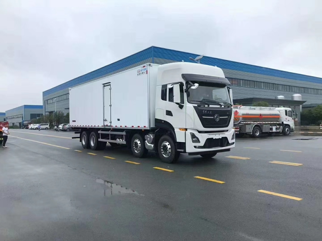 國六東風(fēng)天龍KL前四后八冷藏車新品上市。