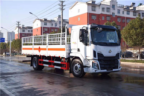 柳汽國五危險品廂式車、氣瓶運輸車 氣囊橋強(qiáng)勢回歸?。?！