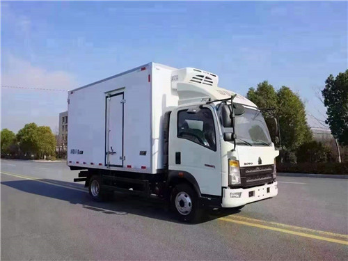 重汽豪沃國(guó)六“小金?！崩洳剀?chē)，現(xiàn)車(chē)一臺(tái)，隨提隨走