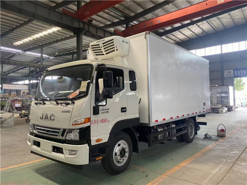 國六江淮中卡德沃斯5.5米冷藏車，10噸國六冷藏車