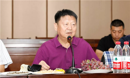 董事長程道國講道，希望大家珍惜我們國家來之不易的和平建設(shè)最幸福的時代，一定要奮發(fā)有為，戒驕戒躁砥礪前行，為程力公司的未來和舟共濟(jì)共創(chuàng)美好。
