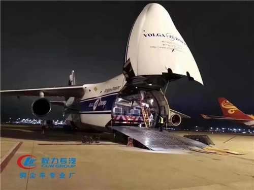 程力汽車集團(tuán)作為中國最大的專用車生產(chǎn)之都的龍頭企業(yè)，在專業(yè)技術(shù)和工藝質(zhì)量上一直處于行業(yè)領(lǐng)先地位。在得知程力汽車集團(tuán)抑塵車專業(yè)廠生產(chǎn)的霧炮車在此次疫情中發(fā)揮的重要作用后，阿聯(lián)酋果斷的從中國程力集團(tuán)采購一批抑塵車用于防疫消毒，在接到定單后，程力抑塵車專業(yè)廠日夜不息，八天完成阿聯(lián)酋45臺東風(fēng)天錦100米抑塵車出口交付。再次向世界展現(xiàn)程力汽車集團(tuán)堅實的專用車制造能力。