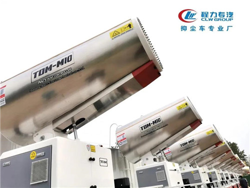 程力集團(tuán)抑塵車專業(yè)廠，程力速度，程力品牌。 國內(nèi)市場自3月中旬，開工復(fù)產(chǎn)擴(kuò)能以來，各廠突擊疫情期間積壓的訂單和井噴式報復(fù)性消費訂單，正如火如荼日夜加班加點趕產(chǎn)。各種大額訂單發(fā)車場景，感染著身邊的每一位員工，有的用戶為搶訂專用汽車和應(yīng)急裝備，排隊爭搶簽約支付定金，不少用戶提著全款等候在車間，產(chǎn)品下線就被搶購一空，出現(xiàn)了一車難求的壯觀局面。小編特編輯幾組場景圖片，以饗讀者。