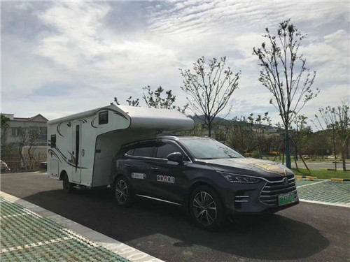 背駝式拖掛房車內飾圖片展示